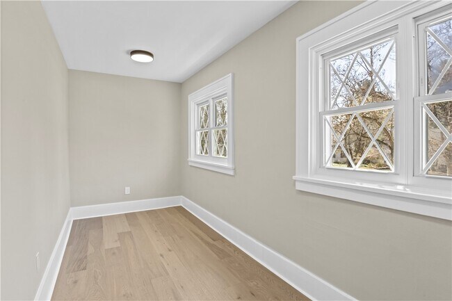Building Photo - 90 Stoneleigh Ct