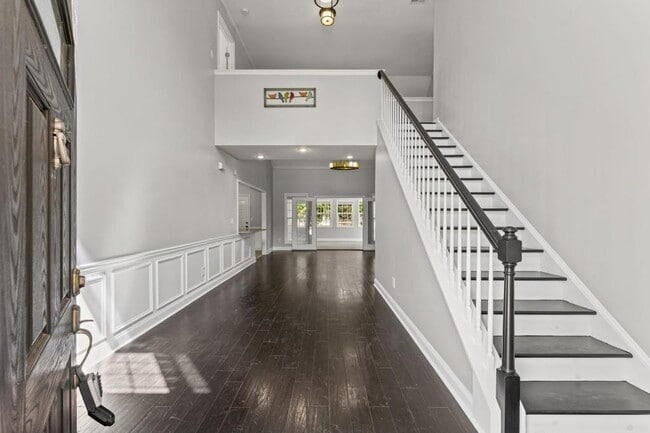 Building Photo - 5605 Martin Grove Dr NW
