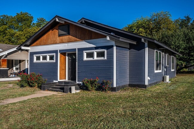 Building Photo - New 3 Bedroom 2 Bath on Stanley SW