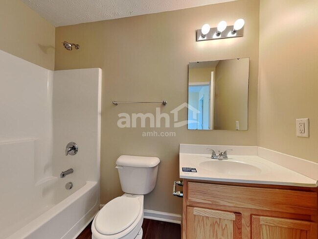 Building Photo - 45 Haverstraw Pl