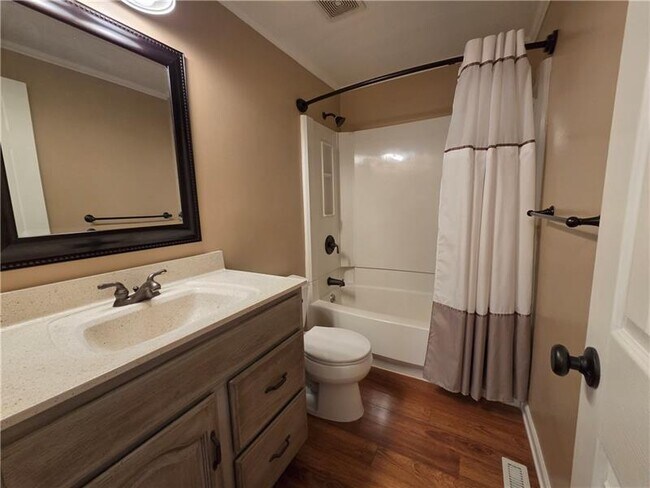 Building Photo - 711 Newton Square Dr