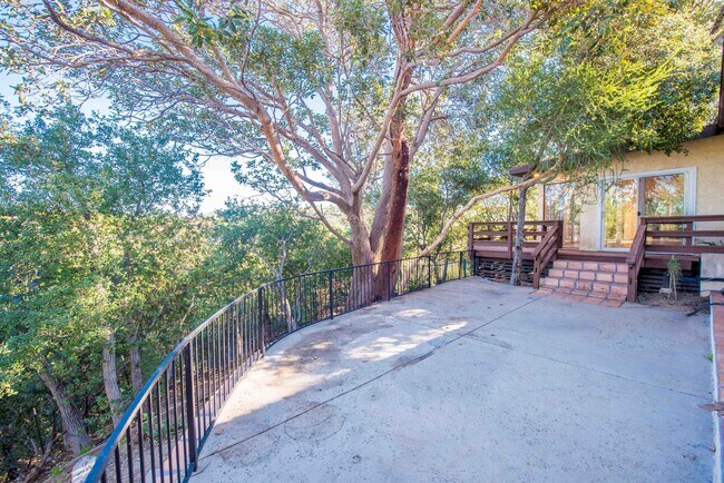 Building Photo - Anaheim Hills