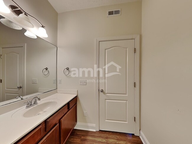 Building Photo - 1409 Napa Pt W