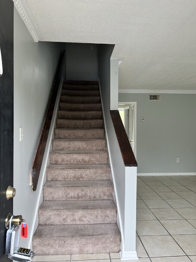 Building Photo - Townhome for Rent