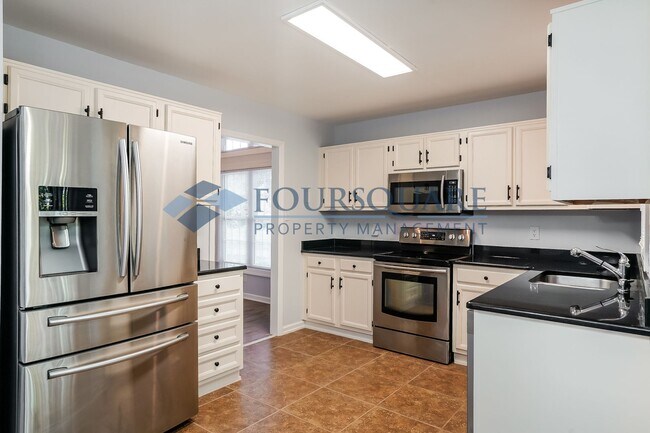 Building Photo - Spacious 3-Bed, 2.5-Bath Single Family Home with Modern Finishes & Back Deck