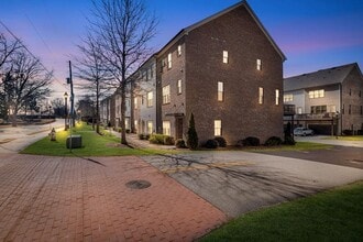 Building Photo - 2775 Bell Dr SE