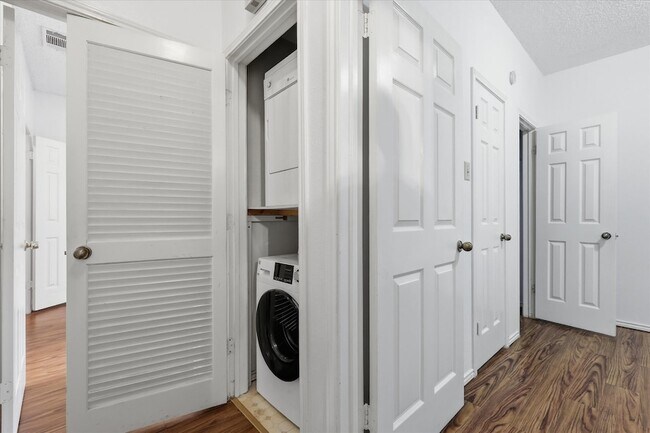 Building Photo - 9600 Royal Ln