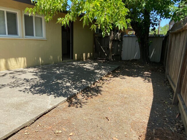 Building Photo - Well maintained 2 bed/1 bath unit in heart of Walnut Creek