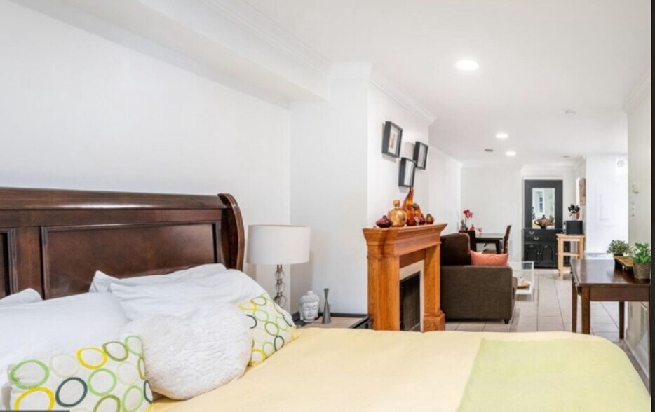 Building Photo - 1835 Mintwood Pl NW