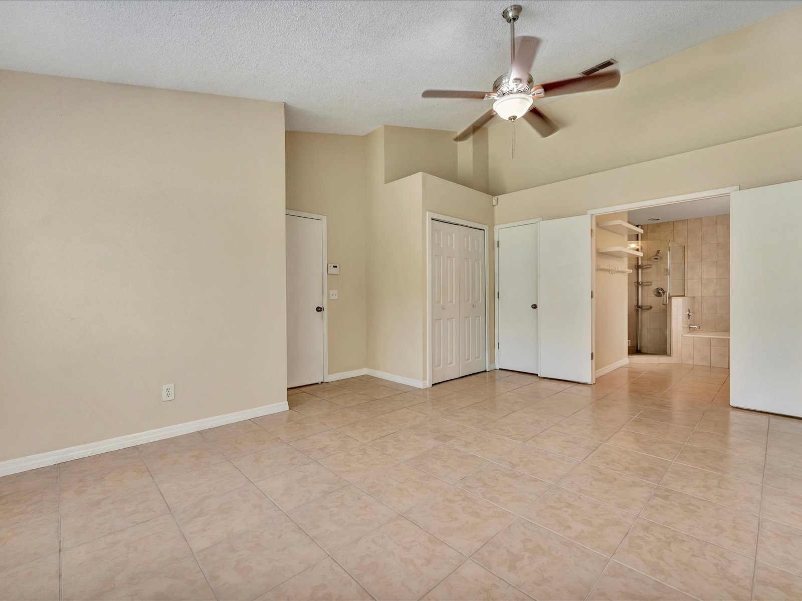 Master bedroom - 5105 39th St W