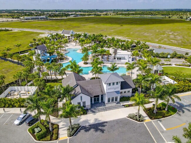 Building Photo - 15120 Wildwood Cir