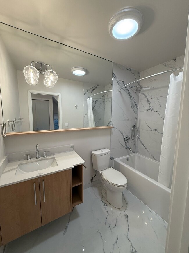 Building Photo - 927 N Mozart St