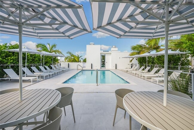 Building Photo - 10281 W Bay Harbor Dr