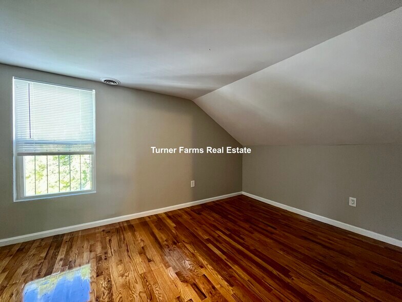 Building Photo - 38 Forest St