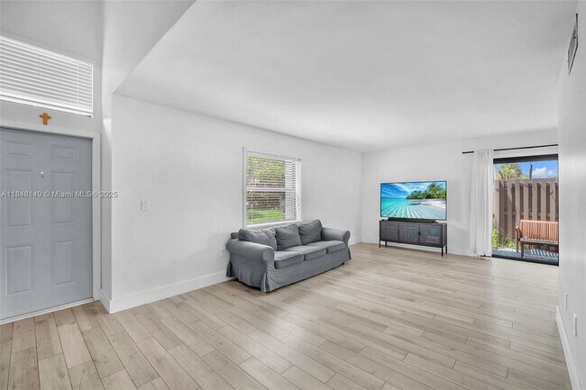 Building Photo - 10611 SW 113th Pl