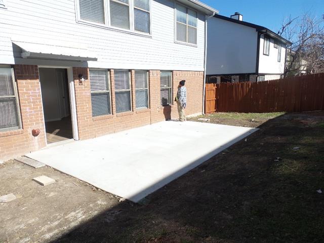 Building Photo - 786 Eiffel Dr