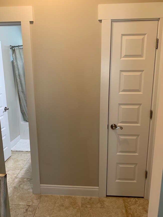 Building Photo - 161 Escanaba Ave