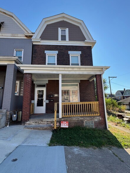 Building Photo - 612 Main St