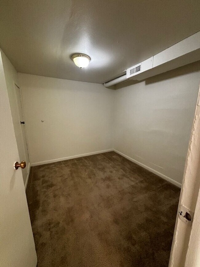 Building Photo - 4 Bedroom 2 Bath Single Family Home In South Cheyenne