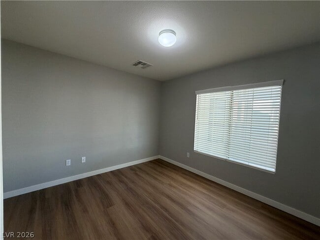 Building Photo - 2139 Meadow Green Ave