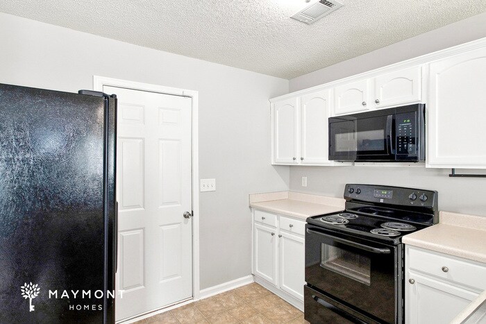 Building Photo - 7245 Alicias Way