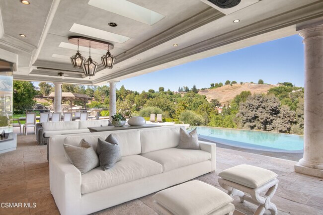 Building Photo - 4358 Cresthaven Dr