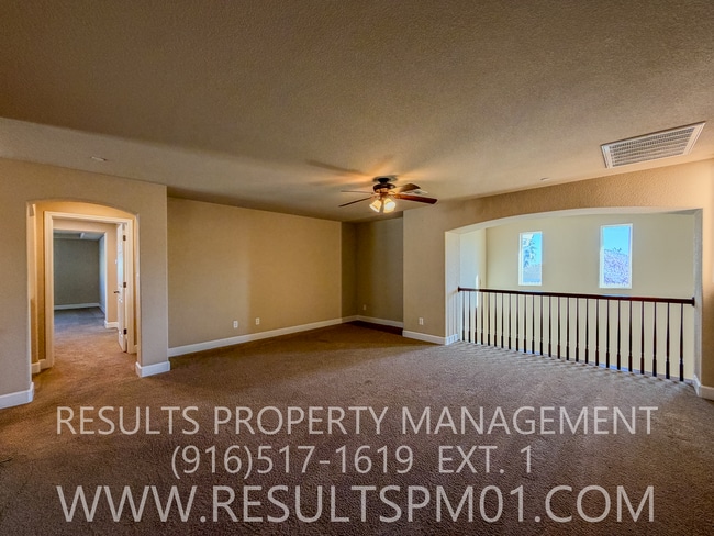 Building Photo - Elegance and spacious Mini Mansion