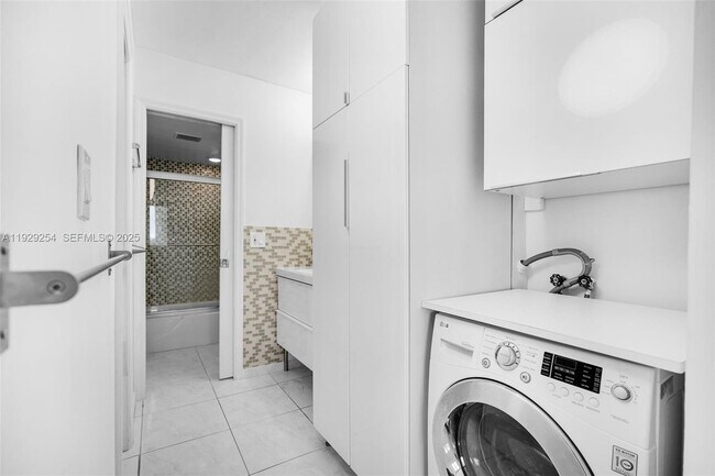 Building Photo - 2030 S Ocean Dr