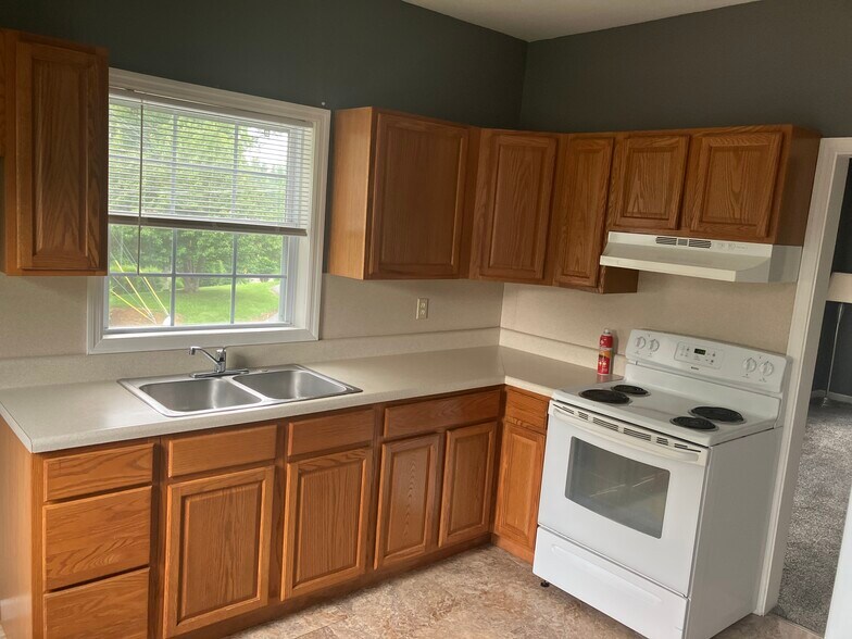 Building Photo - 1223 College Heights Dr