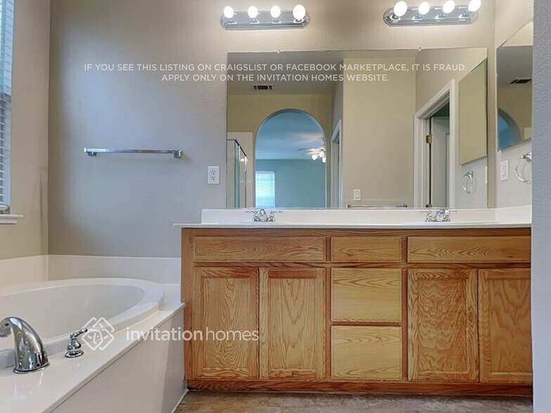 Building Photo - 1010 Liberty Dr