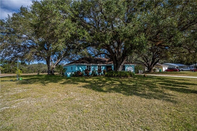 Building Photo - 4001 E Sunflower Cir