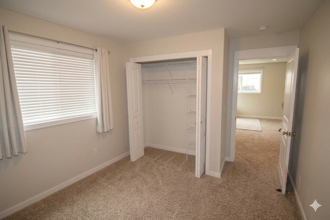 Building Photo - 5-Bedroom Townhome in Hudsonville | Cul-de-Sac, 2-Car Garage, Lawn & Snow Included