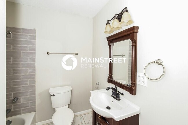 Building Photo - 3 Bedroom Pet-Friendly Home in KNOXVILLE, TN with Main Street Renewal