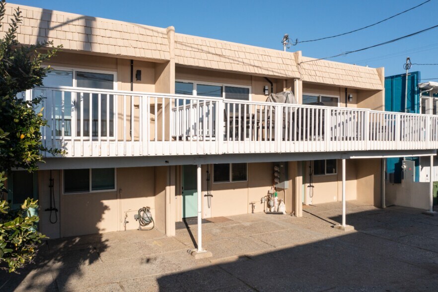 Building Photo - 116 Marina Ave