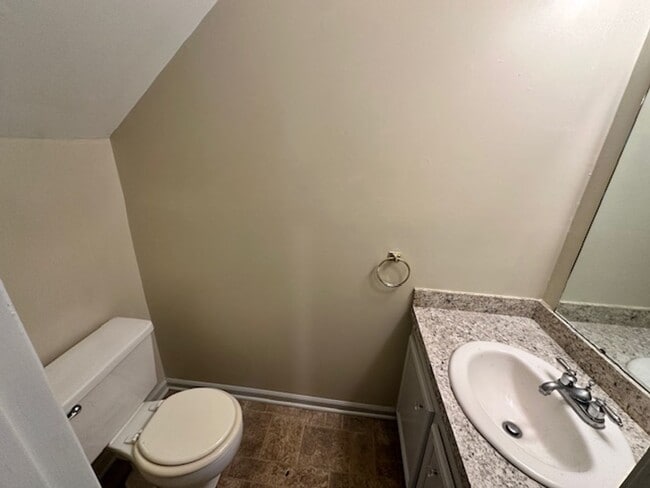 Building Photo - 25/26 Old Clayton