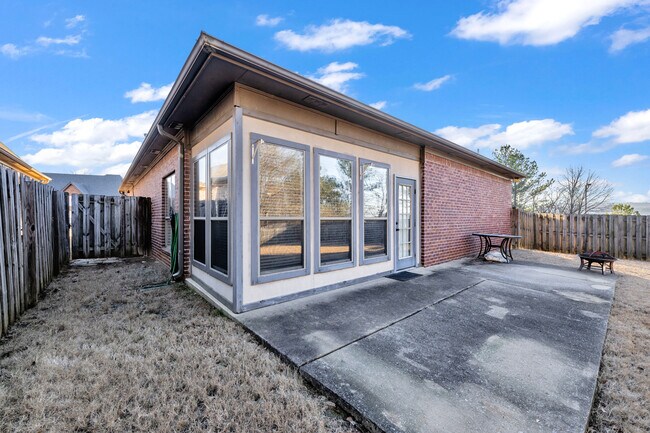 Building Photo - 3105 Vintage Way