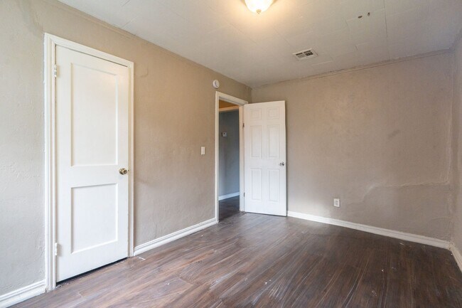 Building Photo - 3 Bedroom Rent to Own Home Available!