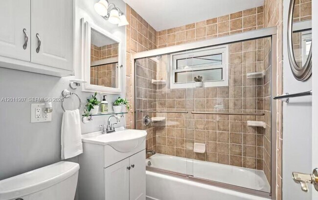 Building Photo - 2117 Longwood Rd