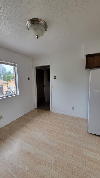 Building Photo - 1660 Grandview Dr