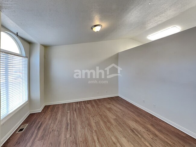 Building Photo - 5739 Impressions Dr