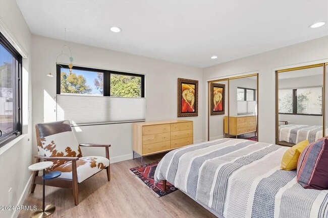 Building Photo - 8175 E Del Cuarzo Dr