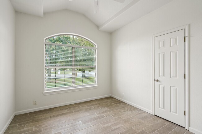 Building Photo - 104 Painted Rock