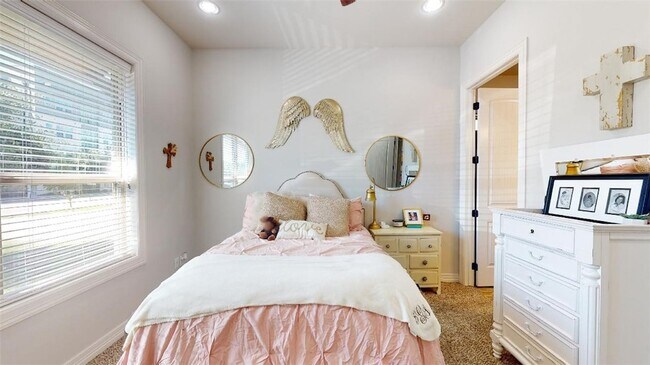 Building Photo - 105 Luther St