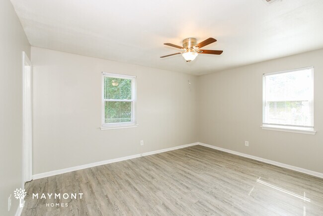 Building Photo - Captivating 3-Bedroom, 2-Bathroom
