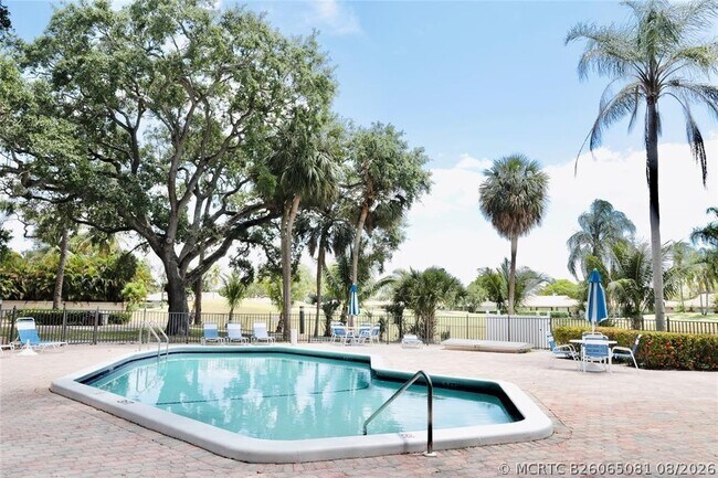 Building Photo - 3800 N Hills Dr