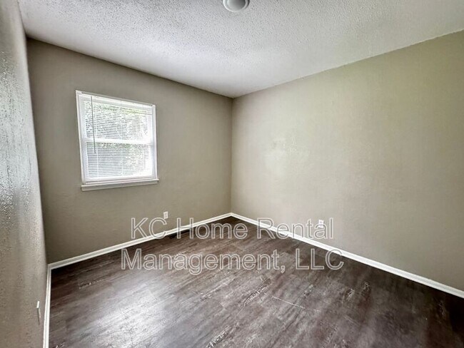 Building Photo - 3723 Webster Ave
