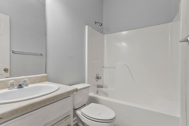 Building Photo - Nice 3 Bed 2 bath Home Available! Schedule Your Tour Today!