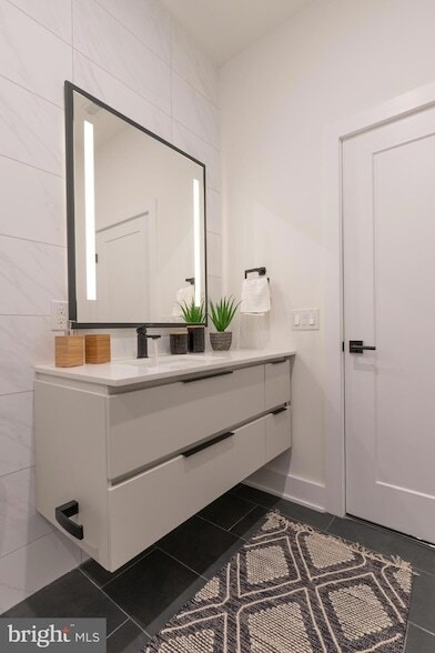 Building Photo - 1421-23-1423 E Columbia Ave