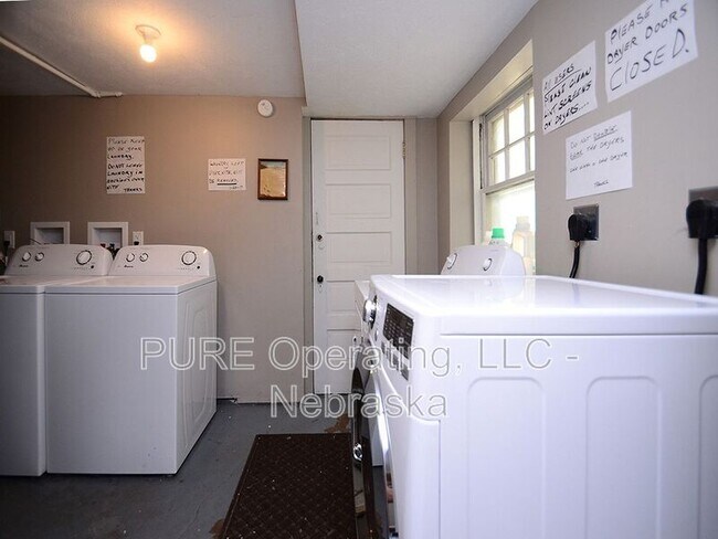 Building Photo - 406 N 49th St