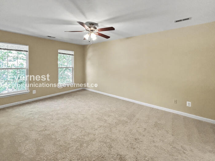 Building Photo - 8 Sarrington Ct